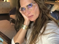 55-летняя Брук Шилдс продемонстрировала свою фигуру в бикини