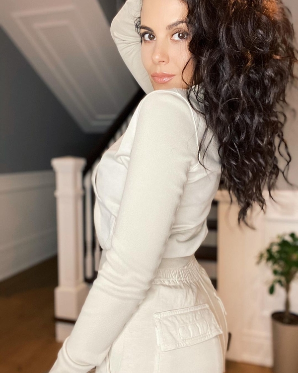 Настя Каменских поразила поклонников стильным осенним образом