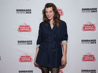 Милла Йовович растрогала Сеть снимком младших дочерей