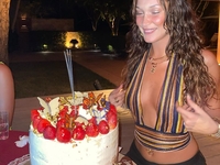 Вот это фигура! Американская супермодель оголилась по случаю Хеллоуина