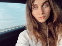 Лысая Jerry Heil ответила фанатам, которые раскритиковали ее прическу