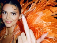 Кендалл Дженнер раскритиковали за грандиозную вечеринку в разгар пандемии