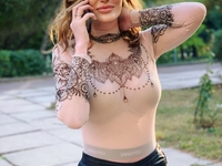 «Я везде одна»: отчаянная Слава Каминская оголила грудь