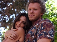 Беременная Эмили Ратаковски растрогала Сеть новым снимком с мужем