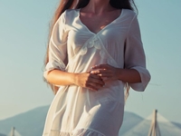 Дочь Оли Поляковой поразила эффектной фотосессией в длинной рубашке