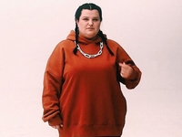 В коротком топе и на каблуках: Рэперша Alyona Alyona снялась для Vogue