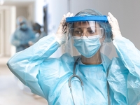 Будьте осторожны: Сколько коронавирус живет на коже