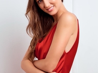 "Давно мечтала о таком аксессуаре": Ризатдинова рассекретила, что купила на первую зарплату