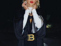 Светлана Лобода засветила аппетитные формы в мини-платье