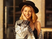 Что читают украинские звезды: Злата Огневич назвала ТОП-5 любимых книг