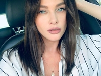 В боди и чулках: Юлия Сахневич показала роскошную фигуру