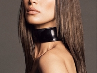 Тема раскрыта: Самая красивая модель планеты показала голую грудь