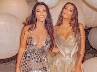 Как близняшки: Ким Кардашьян показала детское фото с сестрой Кортни