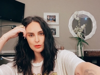 Бабье царство: Брюс Уиллис потребовал от дочери родить ему внука