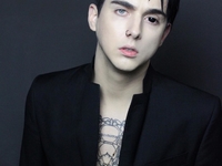 Шок-контент: MELOVIN полностью сбрил брови на камеру