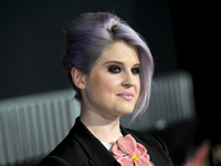 Выглядит, как пират: Келли Осборн поранилась во время макияжа