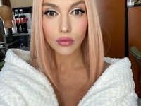 «Вам и противогаз к лицу»: Оля Полякова показала несовершенный макияж