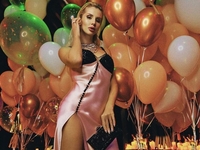 В маленьком платьице: Светлана Лобода показала домашнее селфи