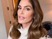 Невероятная фигура: 54-летняя Синди Кроуфорд показала спортивное тело