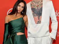 American Music Awards 2020: Дженнифер Лопес, Меган Фокс, Пэрис Хилтон и другие на красной дорожке