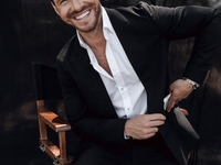 «Повезло с работой»: Сергей Мельник показал, как ему натирали торс перед эфиром