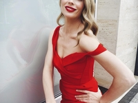 Ольга Фреймут в косынке показала свою естественную красоту