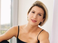 Анита Луценко показала все свои прически за последние годы