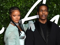 Рианна закрутила роман с известным рэпером - СМИ