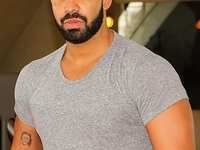 Ближе к фанатам: Дрейк выпустит свечи, пахнущие так же, как он