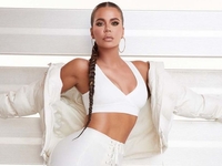 В одних сапогах: Хлое Кардашьян запостила голое фото