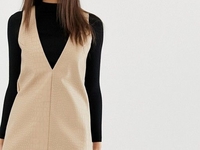 Чтобы не замерзнуть: как носить легкие платья зимой