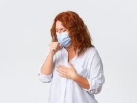 Медики назвали незаметные и ранние симптомы COVID-19