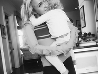 Экс-невеста Владимира Кличко показала фото с празднования 6-летия дочери