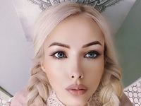 Да ее не узнать: Одесская Барби поразила необычным макияжем