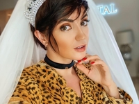 Оля Цибульская расплакалась из-за подарка родителей в честь своего 35-летия