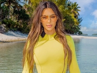 Ким Кардашьян показала фото с отдыха на частном острове