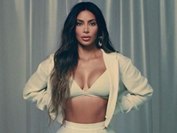 Ким Кардашьян засветилась с младенцем на руках