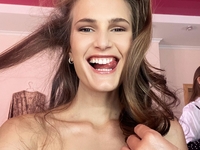 Алла Костромичева поделилась фото в экстремальном мини