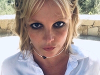 «Нехорошо выглядит»: Бритни Спирс напугала фанатов новой стрижкой