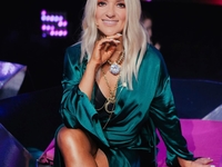 «Это Натусик»: Наталья Могилевская восхитила фото в мини-платье