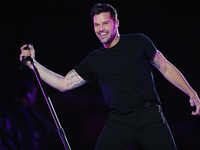 Редкий кадр: Рики Мартин показал четвертого ребенка от суррогатной матери