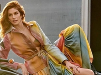 Супермодель Синди Кроуфорд показала голое фото в снегу