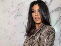 Как на Playboy: Кортни Кардашьян поразила сексуальным образом