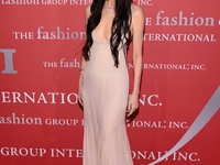 71-летняя Вера Вонг шокировала фанатов образом стильного Санты