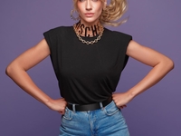 В боди и конусами на груди: Леся Никитюк впечатлила своим образом