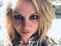 Муха на глазу: Бритни Спирс шокировала фанатов странным снимком