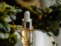 Масло для лица: зачем оно нужно зимой, и как им правильно пользоваться