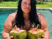 «Усатая женщина»: Alyona Alyona удивила фанатов растительностью на лице