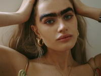 "Ну все засветила": Эпатажная греческая модель снялась в откровенном белье