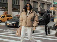 Белая зима: 10 самых модных светлых пуховиков